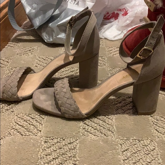 Old navy strappy heels - Picture 3 of 6